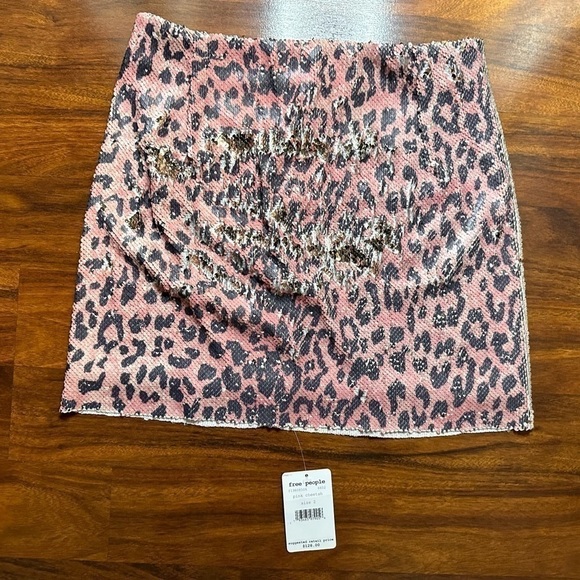 Free People Sequin Skinny Mini Skirt Pink Cheetah Animal Print size 2 NWT - Picture 4 of 10